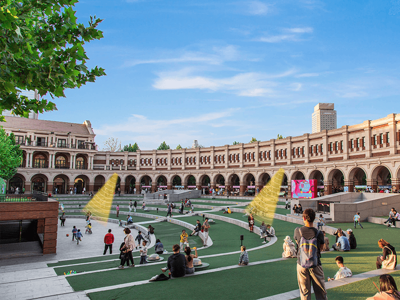 旅游景區、公共廣場、公園、公共交通站點等場景使用定向音箱